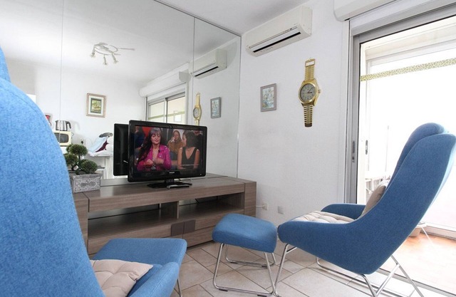 Charming T1 Apartment with A/C, 100m from Thermal Baths, Fully Equipped Kitchen, Private Loggia