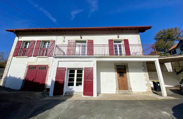 Charming T2 in Cambo-les-Bains, near Thermal Baths, WIFI, sleeps 2