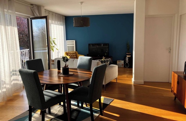 Charming T2 with sunny balcony 10 min from lake and town center