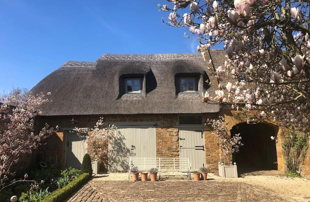 Charming, thatched guest house in the Cotswolds