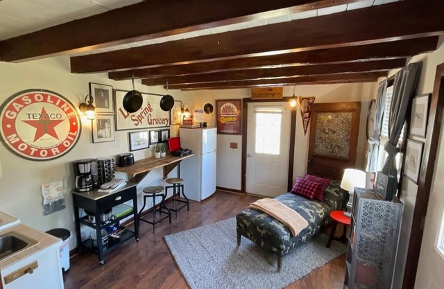 Charming Tiny House w/yard, Close to JMU and Dwntwn Harrisonburg