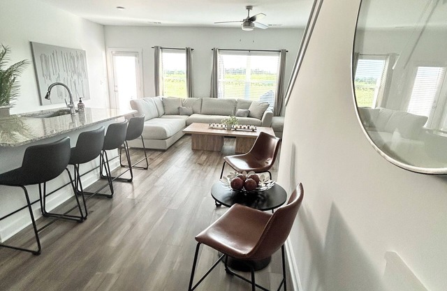 Charming Townhouse luxury - Brand New & Great Location