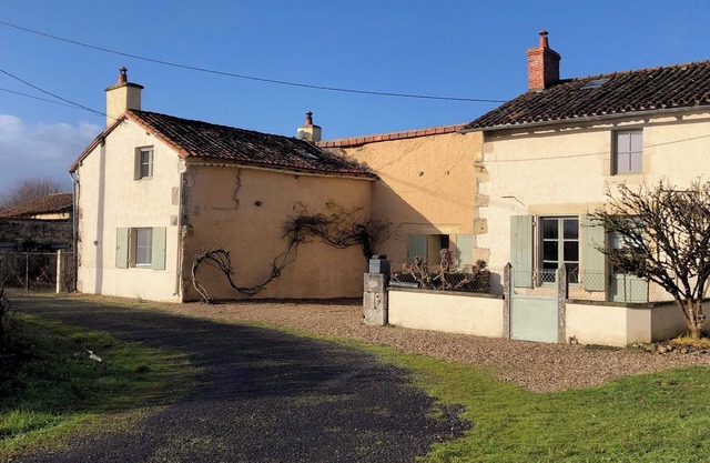 Charming Traditional Country Cottage, large private garden, modern amenities.