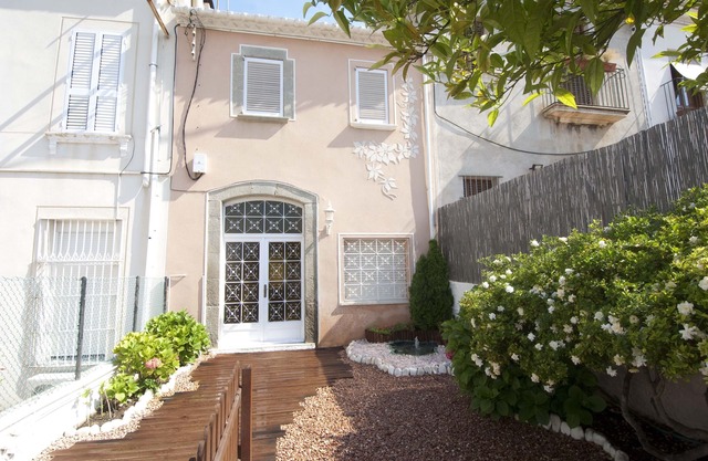 Charming traditional beach house, next to Barcelona!