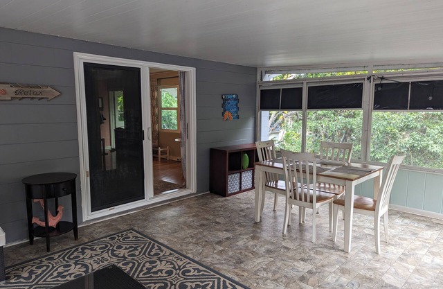 Charming, treetop Indian River Hideaway