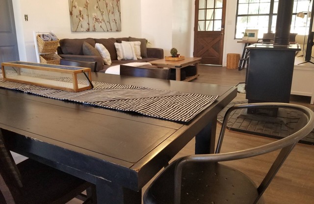 Charming, updated 2 BA/2BR cottage in Payson, w/AC. Dog friendly.