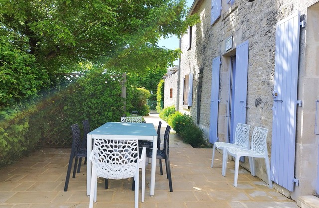 Charming Vendée cottage - Les GlycinesHeated pool in season!