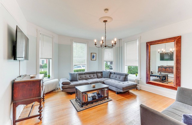 Charming Victorian Retreat w/Hudson River Views