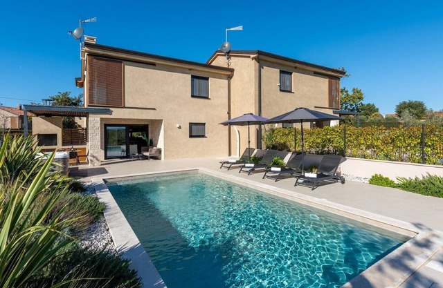 Charming Villa San Vincenti with swimming pool, jacuzzi and sauna