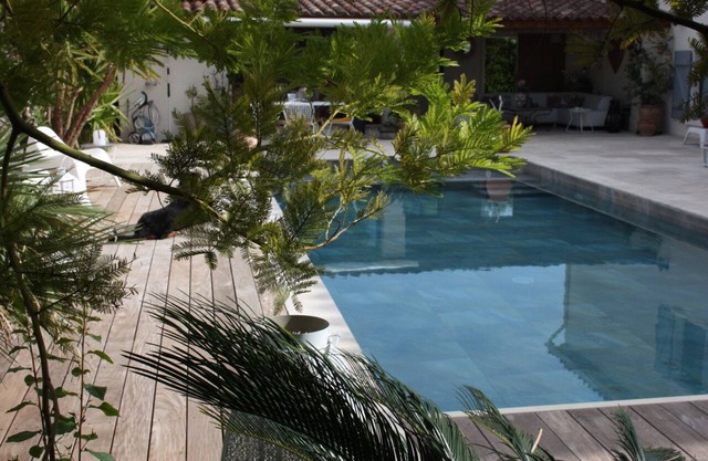 Charming villa with pool house, heated pool, air conditioning