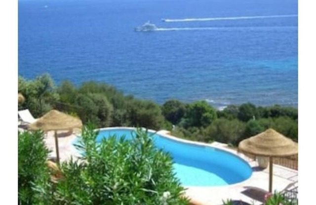 Charming villa with swimming pool and exceptional sea view