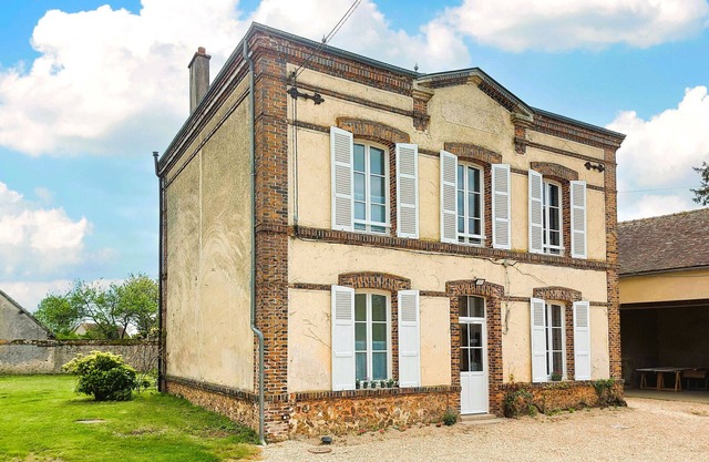 Charming Village Home with Garden, Terrace, BBQ, Billards & Near Nature Park
