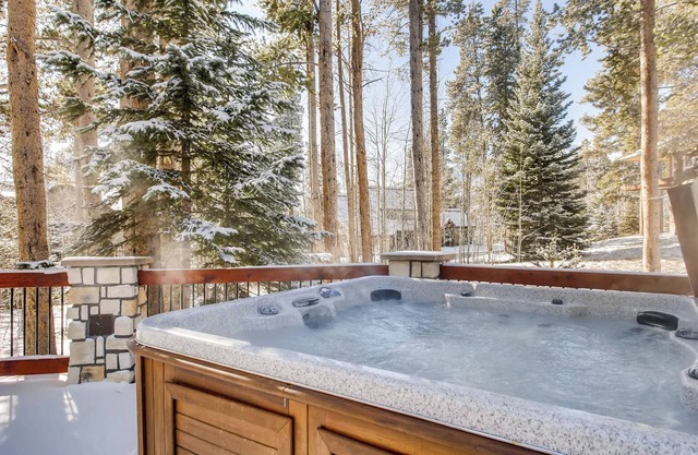 Charming w/Mtn Views + Hot Tub + Near Town & Peak 8 - Bystone Villa Retreat