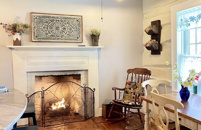 Charmingly renovated historic Canal House on C&O along Potomac close to Antietam