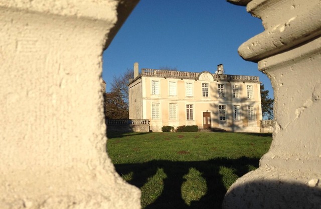Chateau Apartment With Large Terrace Set Within Managed Grounds With Heated Pool