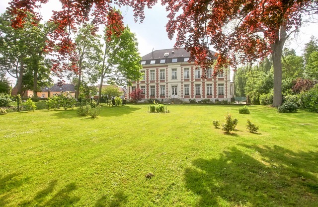 Chateau de Moulin le Comte, 4 EPIS GDF Bed and breakfast tables