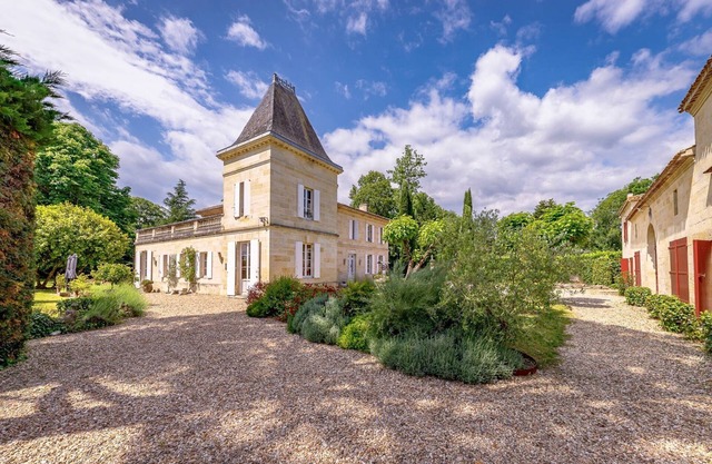 Chateau Les Peintures