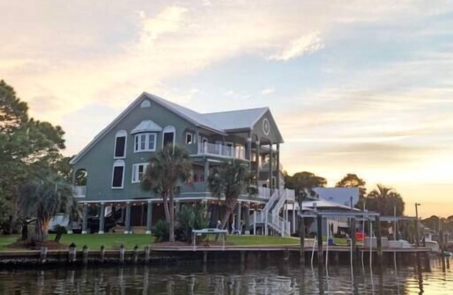 Chateau on Colony Cove