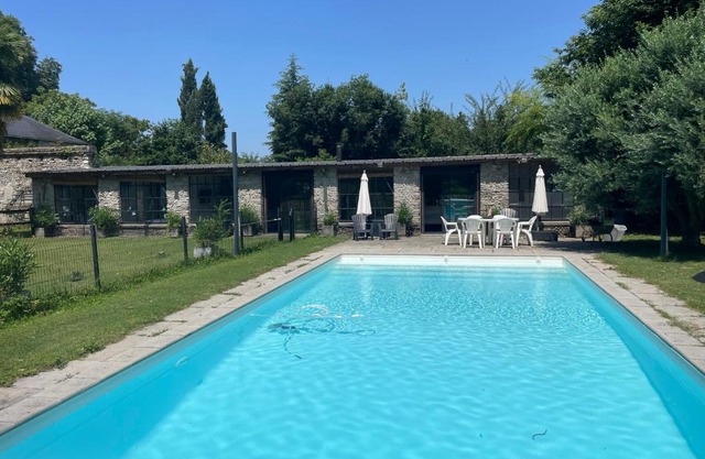 Chateau pool house