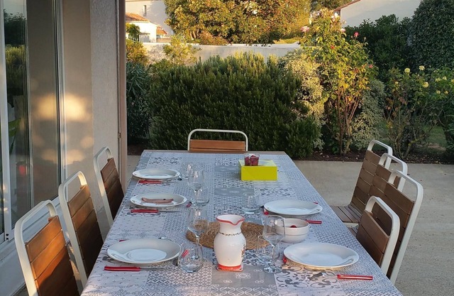 Chatelaillon: HOUSE T5 WITH SWIMMING POOL (of 7x3,5 M2) and Gantry: GROUND OF 899m2