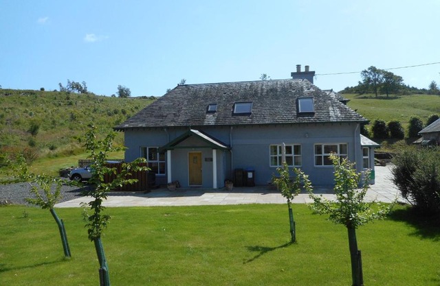 Chauffeur's Cottage with Hot Tub