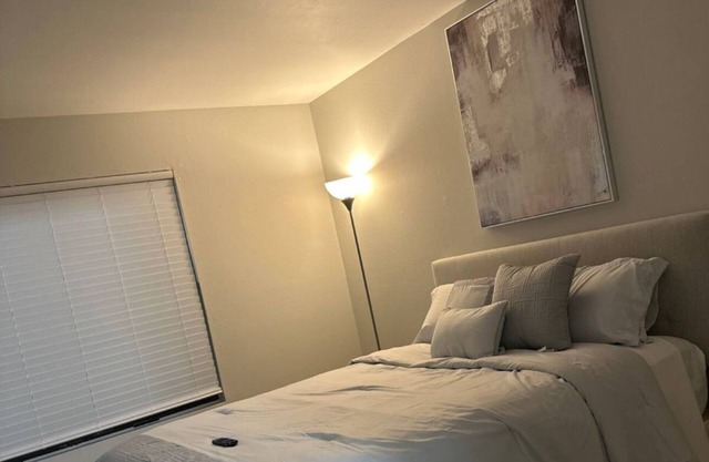 Check out this 2 Bedroom 2 bathroom Comfy Stay! TRAVEL NURSES&WORKERS WELCOMED