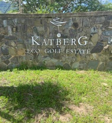 Cheerful 4 Bedroom in a Golf Estate