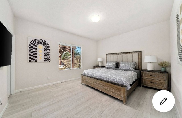 cheerful 4 bedroom with beautyfull back yard