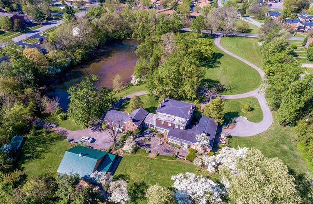 Cheerful 8-Bedroom, 6-Bath Historic Mansion in Derby City – Ideal Vacation Home!