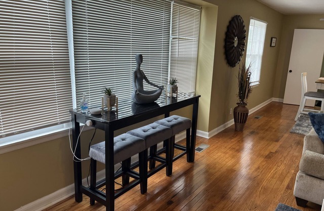 Cheerful and Spacious Home with plenty of privacy for ea guest. Free Wi-Fi