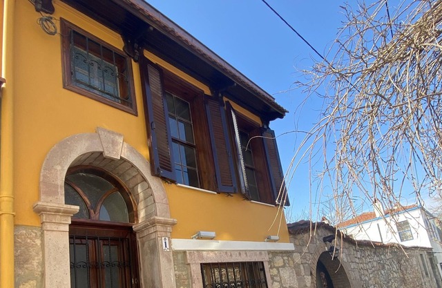 Cheerful, Greek rooted Ayvalık townhouse