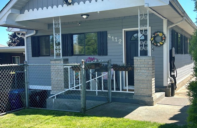 Cheerful Proctor Home in the Heart of the 253n