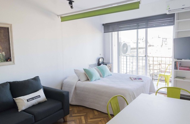 Cheerful studio in the heart of Recoleta with view