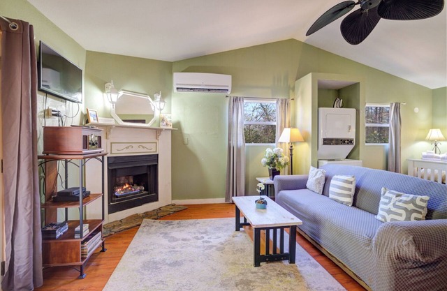 Cherokee Ridge 5 - Charming Pet Friendly Cottage in the Woods