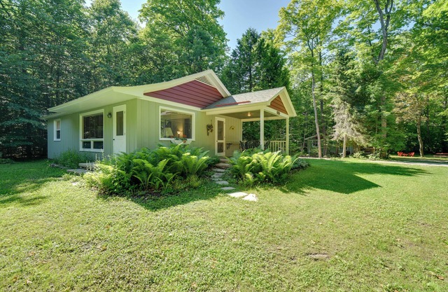 'Cherry Cottage' - Walk to Peninsula State Park!