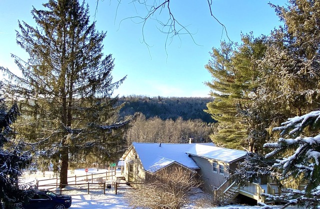 Cherry spring hillside getaway with panoramic view