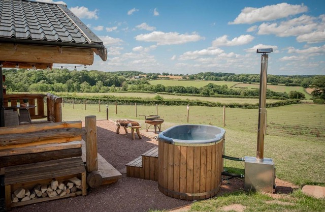 Chestnut - Tedstone Log Cabins