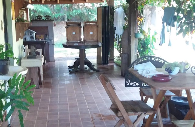 CHEZ ALE - charming country house within the city