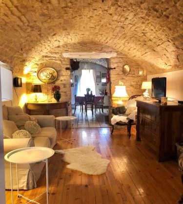 CHEZ LOU