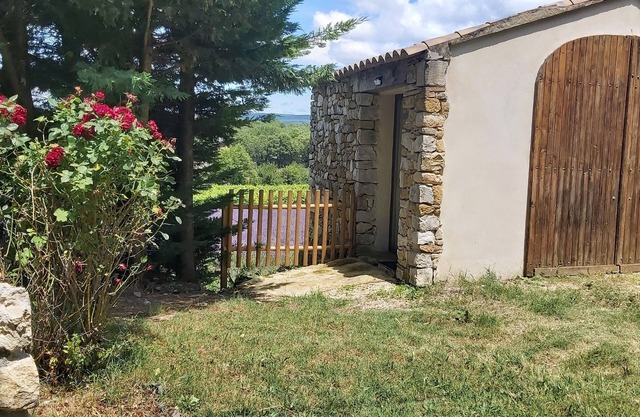 Chez Pascal gîte studio with garden and parking