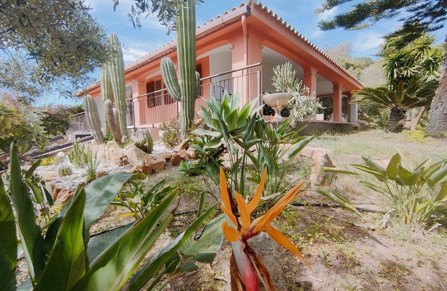 Chia "Sterlizia "beach house, vacation and relaxation.