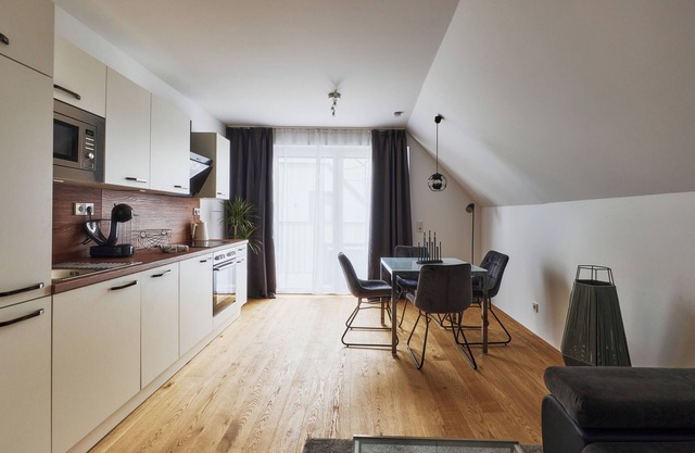 Chic 1-bedroom apartment with WiFi, AC, terrace and grill in fabulous Vienna