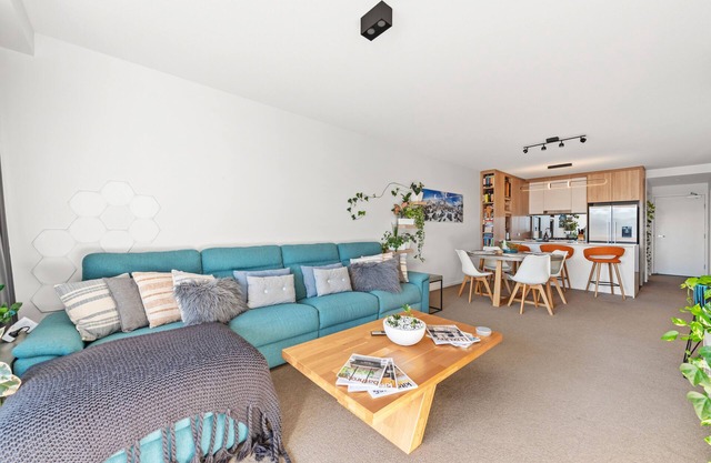 Chic 2 bed/2 bath Apartment with City Views