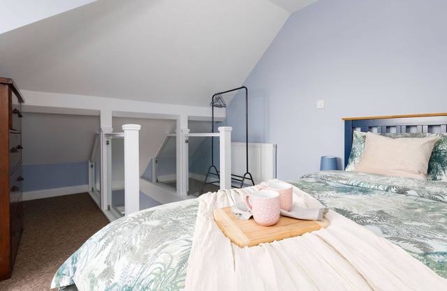 Chic 2-Bed Seafront Haven, Near Felpham Beach
