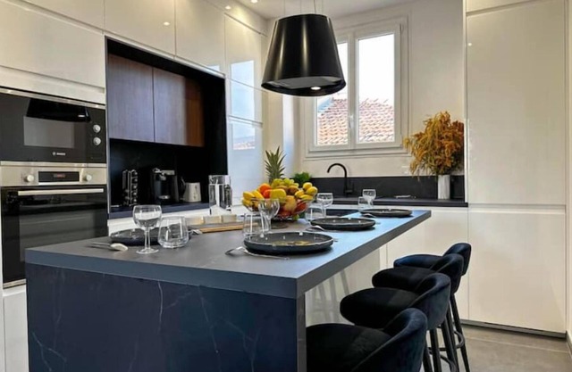 Chic 2 Bedroom, 4-6 pers, Garage, Renovated, AC, Wi-Fi, Tram