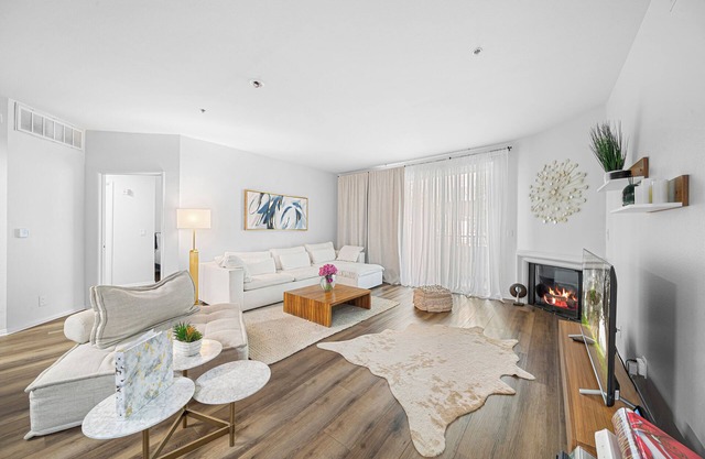 Chic 2-bedroom apartment with fitness room, WiFi in fabulous Marina del Rey