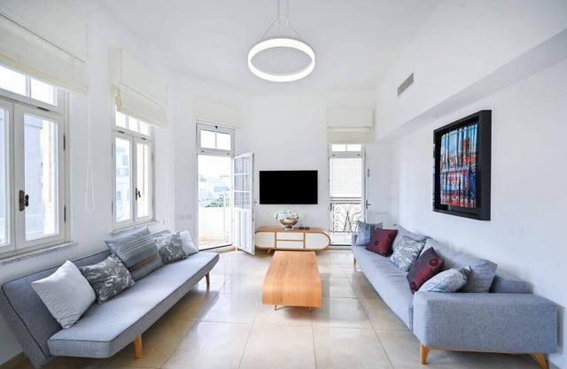 Chic 2BR Apartment close to the beach by HolyGuest