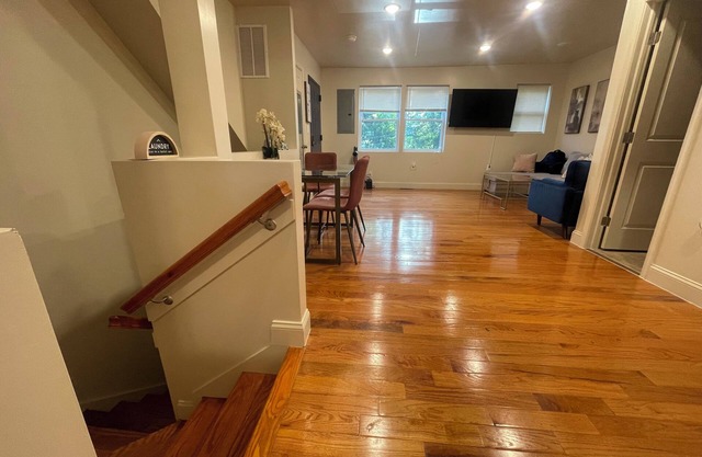 Chic 5-bedroom/2 B apartment in Washington with AC, WiFi