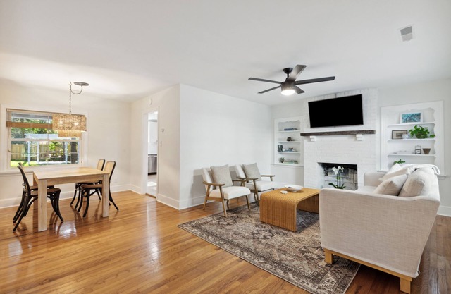 Chic and Comfy Home | Close to Downtown & Beach