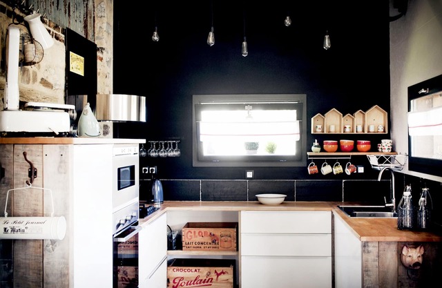 CHIC AND COSY FARMHOUSE. spacious and private gardens.